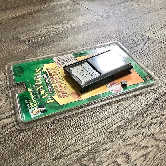 Roxy Roxborough Las Vegas Football Sports Predictor Handheld Electronic NEW - Picture 4 of 4